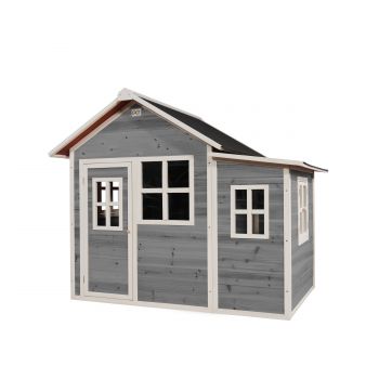 houtenpeelhuis voor in de tuin