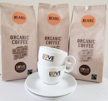 actie love 100% organic koffiebonen 1,5 kg met gratis kop en schotel